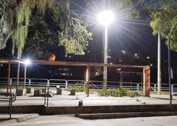 [Cachoeiro] Na Beira Rio, iluminação da “Praça dos Amigos” ganha novos refletores