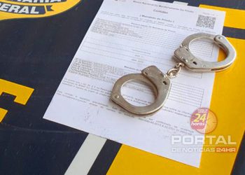 PRF detém foragido da Justiça em ônibus interestadual em Guarapari