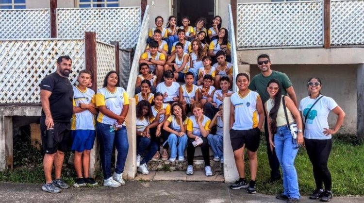 [Marataízes] Estudantes visitam pontos turísticos com equipe da Educação Ambiental