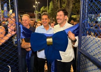 Ricardo Ferraço e Arnaldinho Borgo inauguram praça no bairro Novo México, em Vila Velha