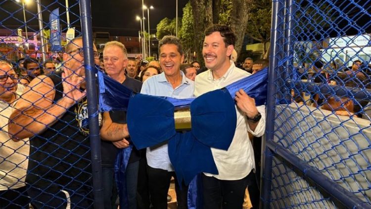 Ricardo Ferraço e Arnaldinho Borgo inauguram praça no bairro Novo México, em Vila Velha