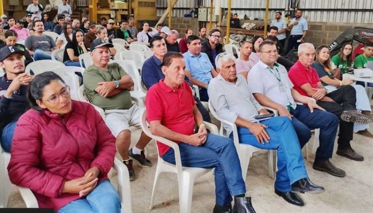[Muniz Freire] Dia de Campo estimula produção de café conilon no Caparaó