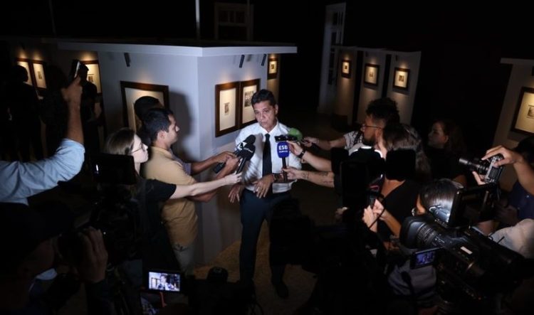 Governador anuncia prorrogação da exposição de Rembrandt no Palácio Anchieta