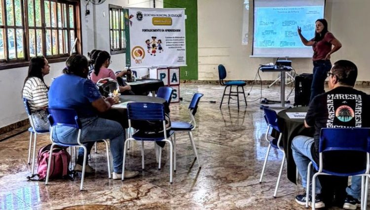 [Marataízes] Seminário reforça leitura e interpretação de textos nas escolas municipais